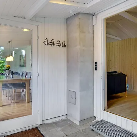 Ilari - 280m From The Sea By Interhome